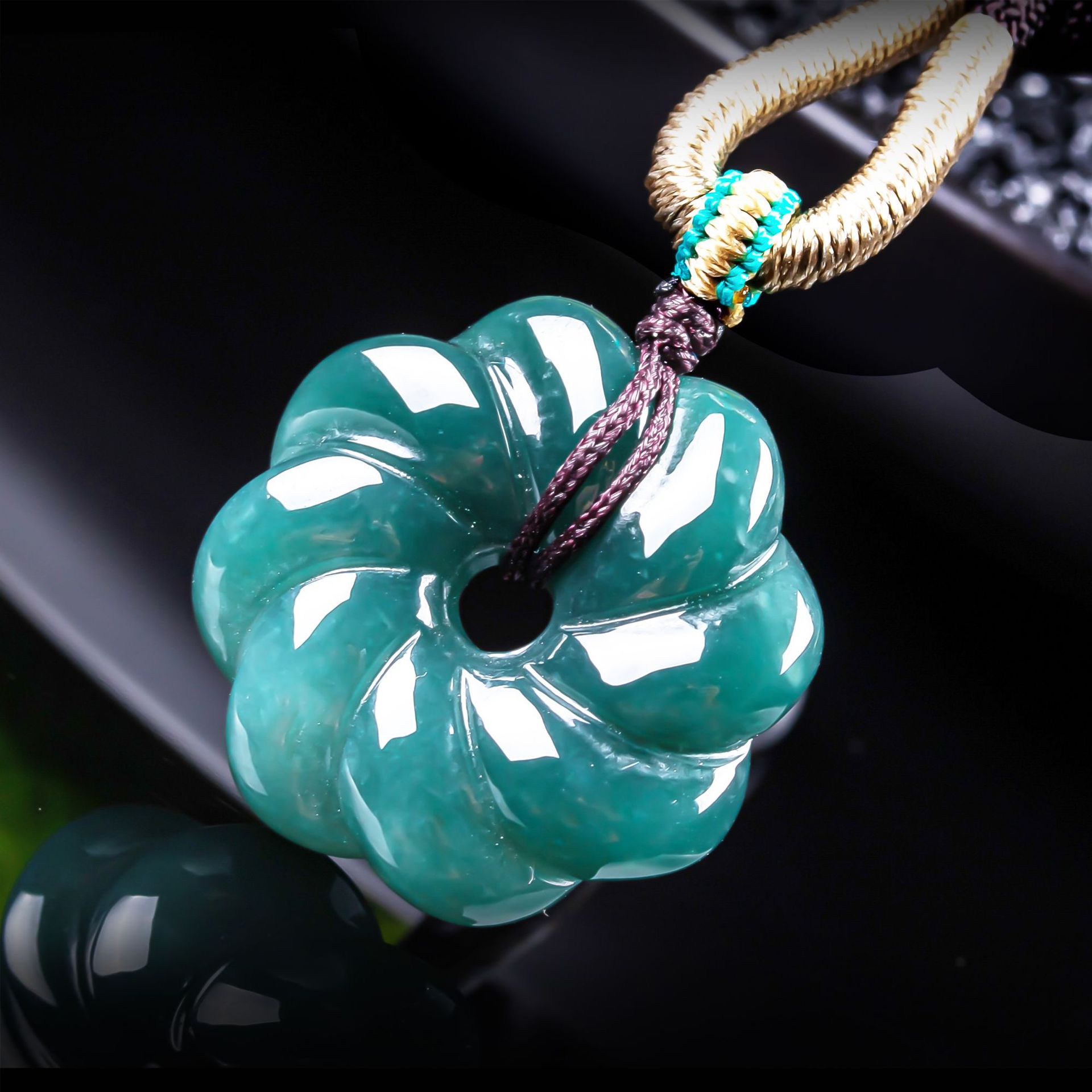 Natural Burmese Jadeite Flower - огляд і ціна Luxury Gifts Jewelry & Watches Namfleg Mostar